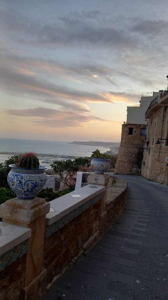 Tramonto sul mare dalla terrazza panoramica di Sciacca