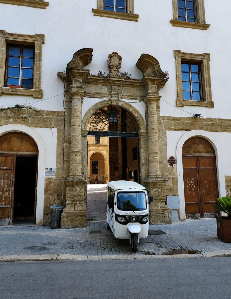 Tour in Ape tra i palazzi barocchi del centro storico di Sciacca